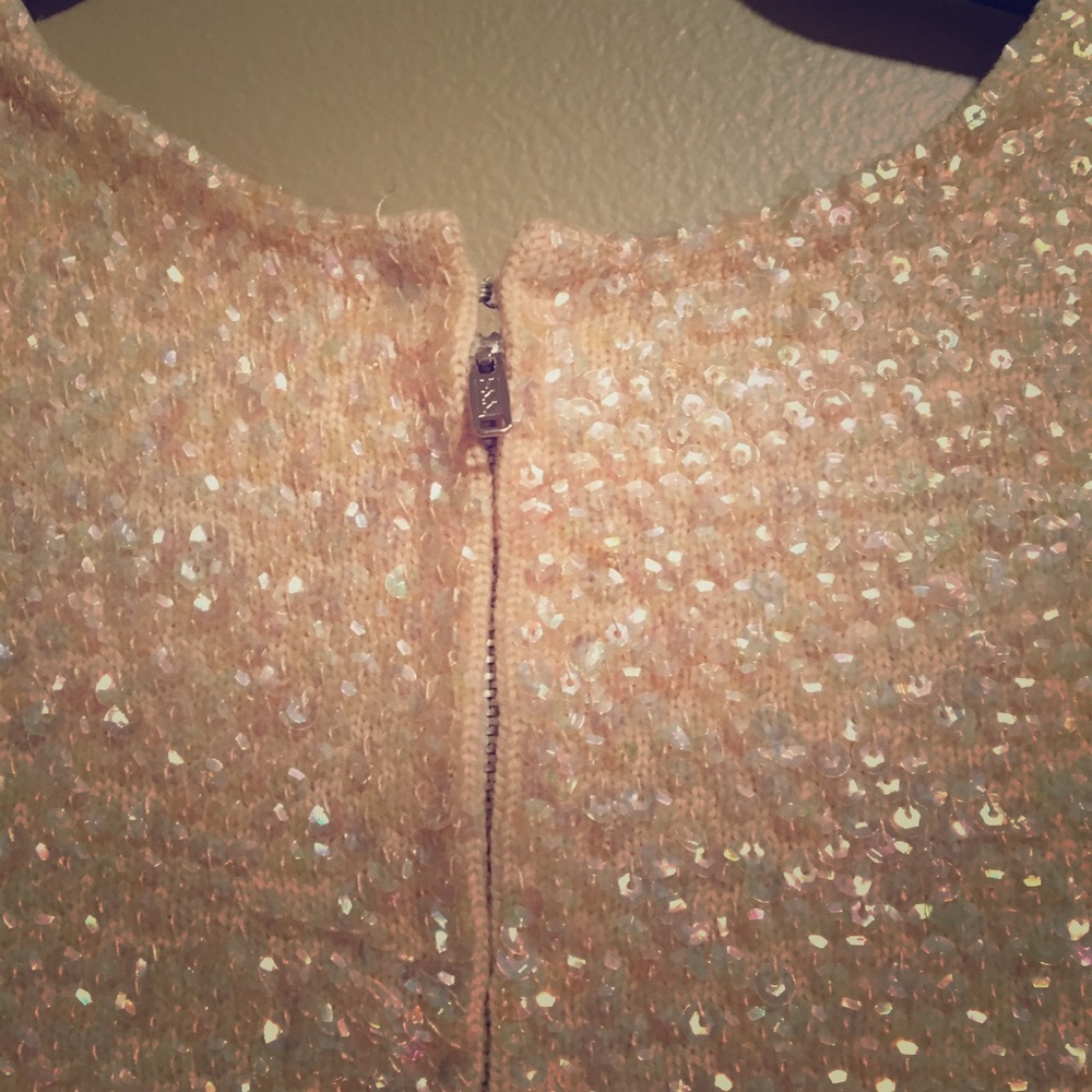 Sequined back zippered vintage top.